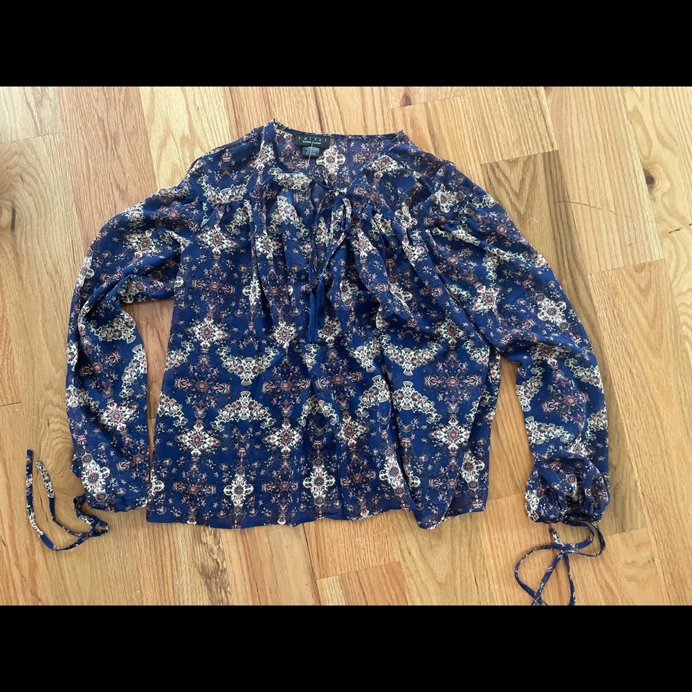 Navy printed top!